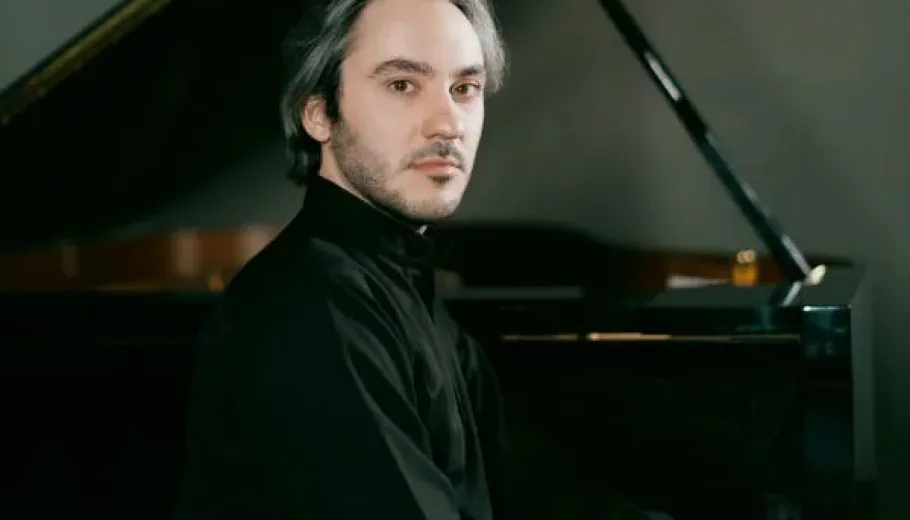 Alexander Gadjiev, Piano